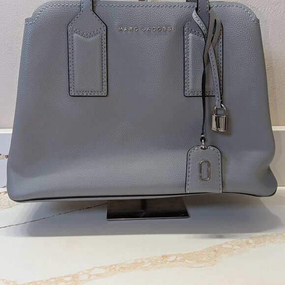Marc Jacobs leather bag plus pouch & large zip pocket. EUC! Can hold an iPad. - Picture 9 of 9